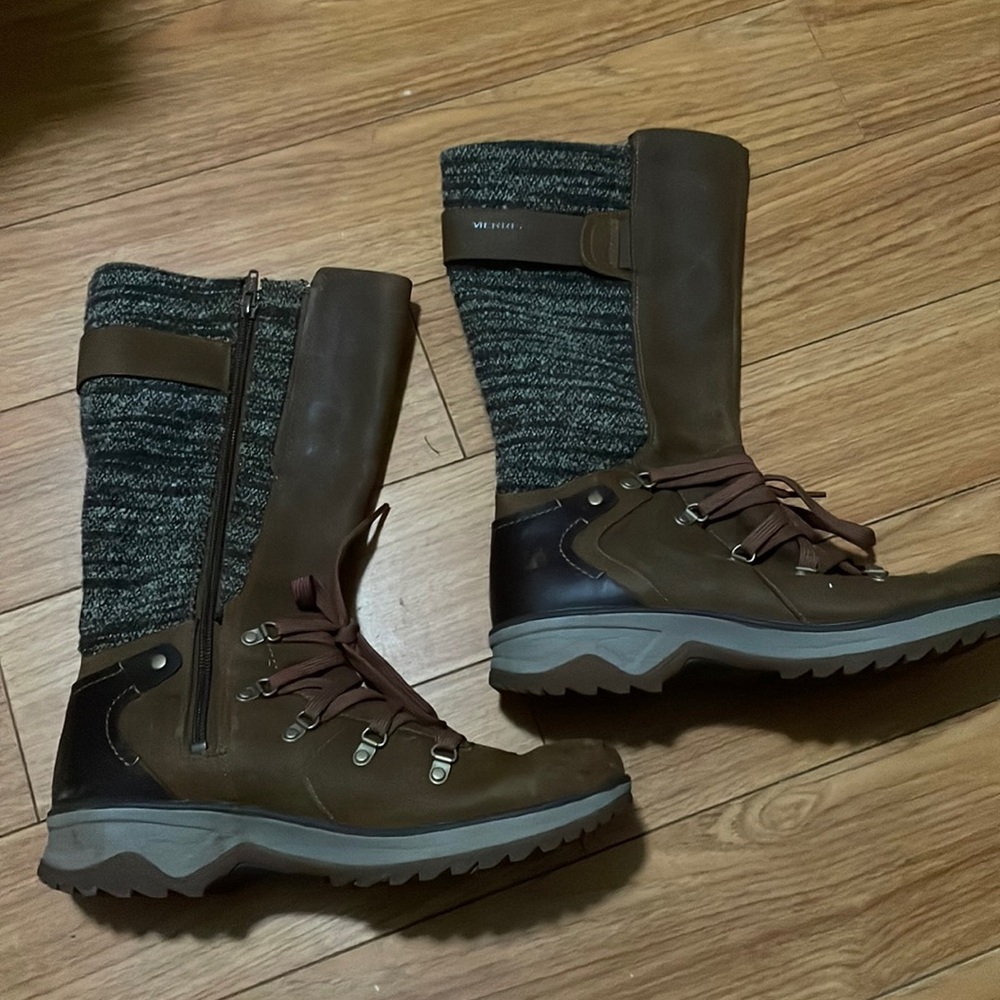 Merrell Eventyr Peak Boots Size 9